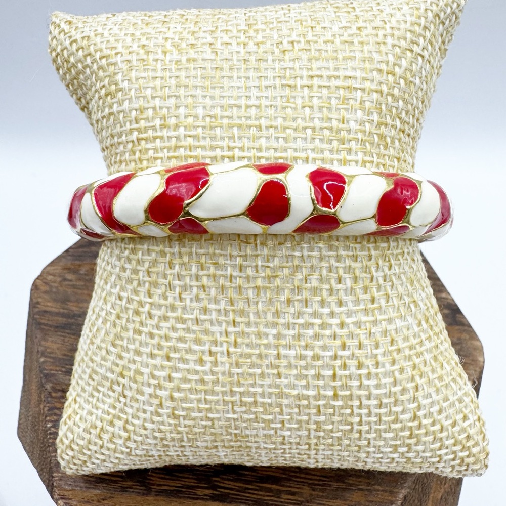 Red and white enamel hinged bangle bracelet gold tone GUC Valentine’s Day